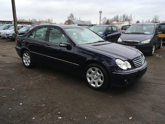 🚘 MERCEDES BENZ C230 / 📅 2005 gads / ⛽ 2.5 BENZĪNS / ❗AUTOMATS / 📈 225 400 km