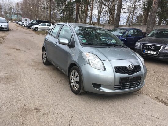 🚘 TOYOTA YARIS / 📅 2006 gads /⛽ 1.3 BENZĪNS /❗MANUĀLA / 📈 172 400 KM