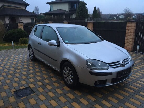 🚘 VW GOLF / 📅 2004 gads / ⛽ 1.6 BENZĪNS / ❗ MANUĀLA / 📈 134 700 KM